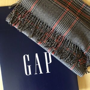 Gap scarf